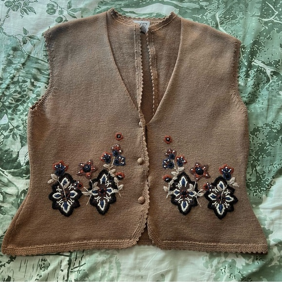 Koret Jackets & Blazers - Vintage Koret Floral Embroidered Knit Sweater Vest